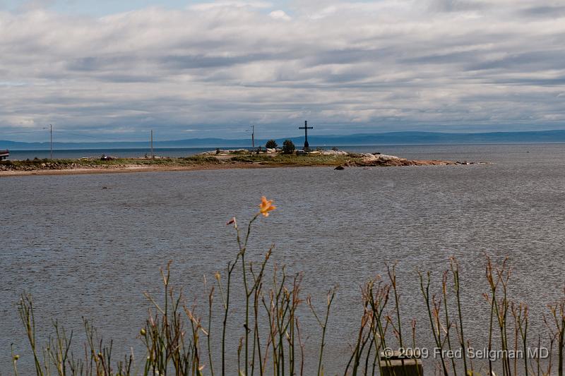 20090831_113907 D3.jpg - North shore St Lawrence River at Les Escoumins